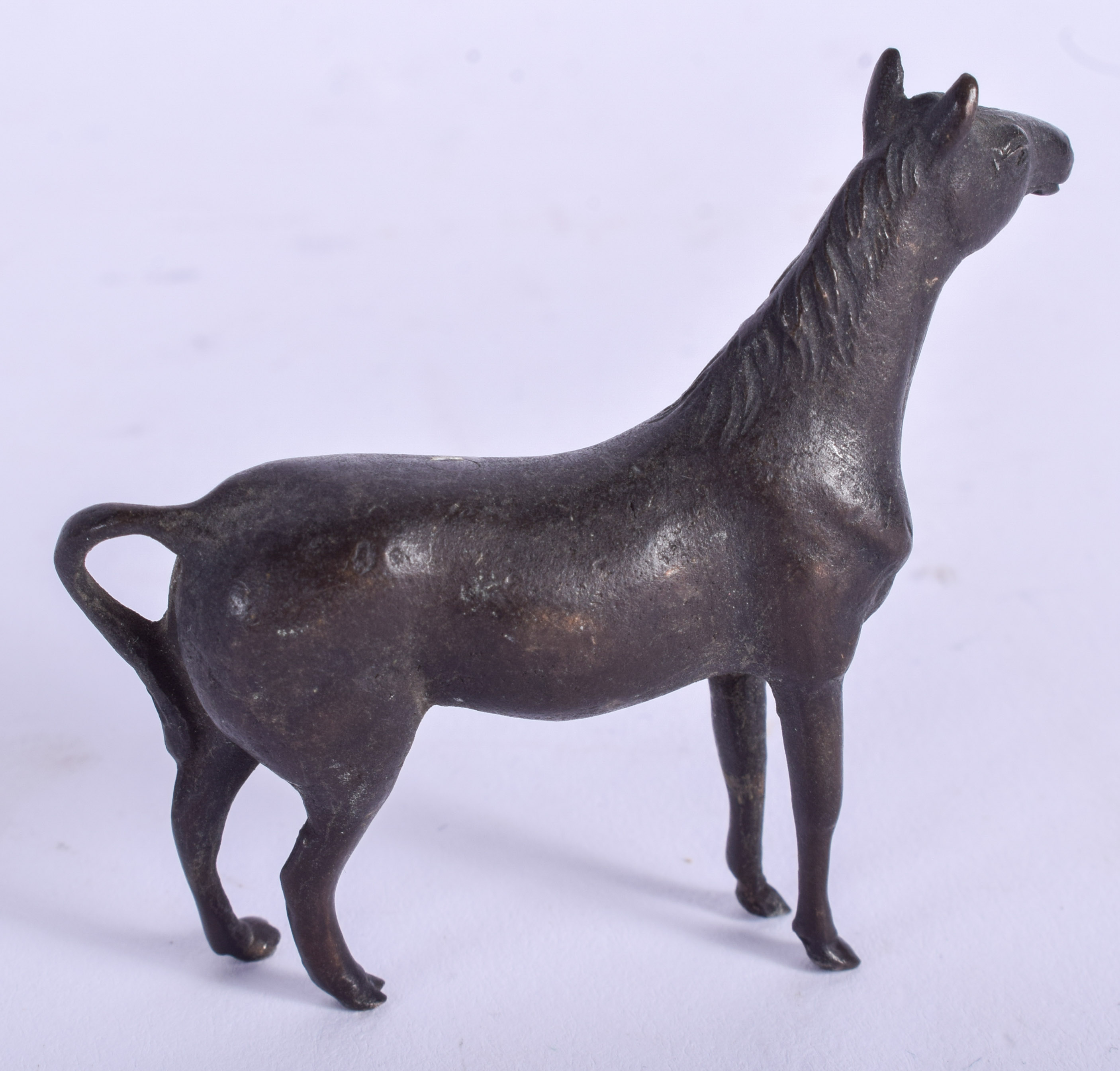 A CONTINENTAL BRONZE HORSE. 7 cm x 5 cm. - Bild 2 aus 3