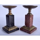 A PAIR OF 19TH CENTURY CONTINENTAL GRAND TOUR MARBLE AND BRONZE URNS After the Antiquity. 17 cm x 8