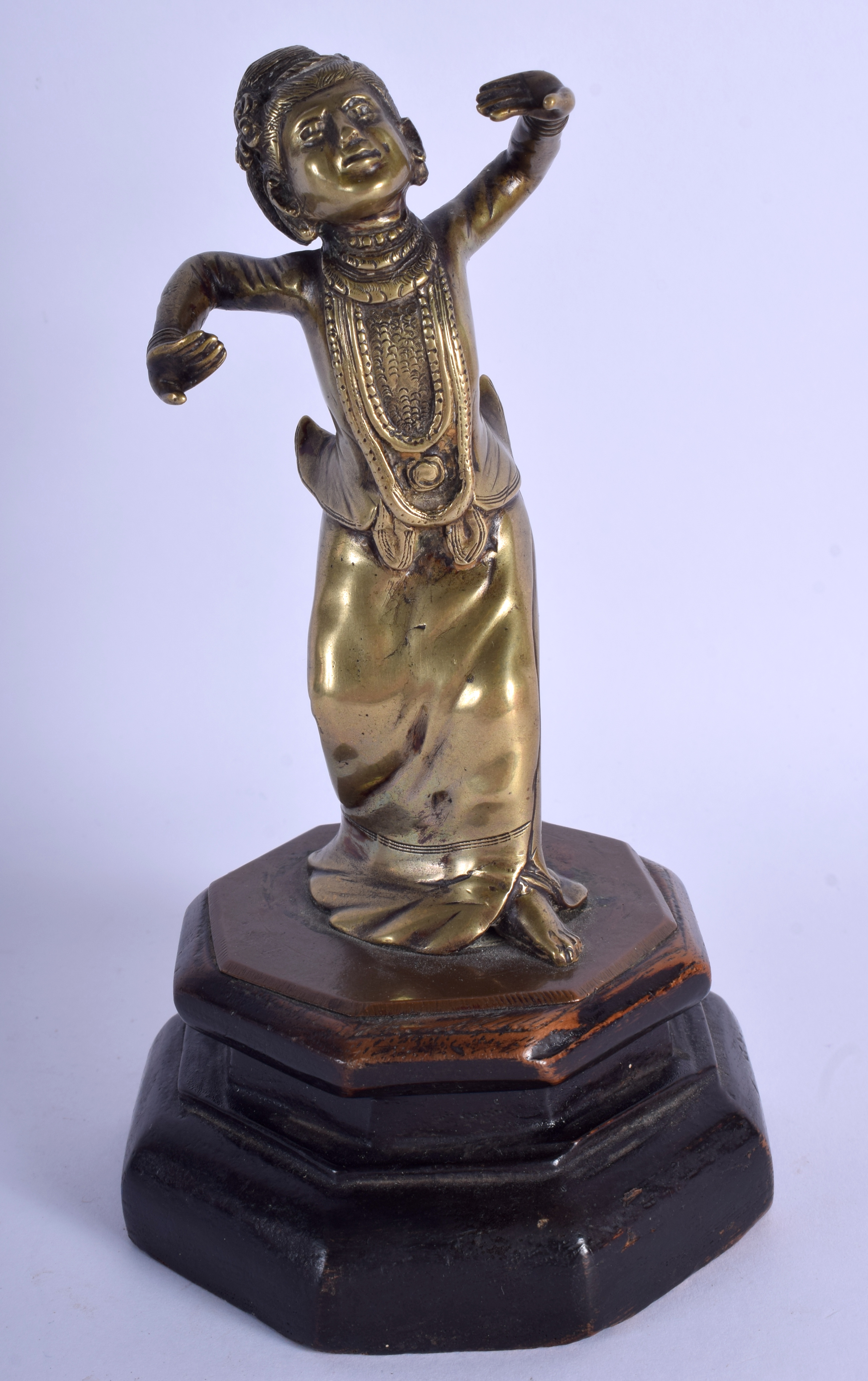 A 19TH CENTURY INDIAN BURMESE BRONZE FIGURE OF A DANCING LADY. Bronze 13 cm high.