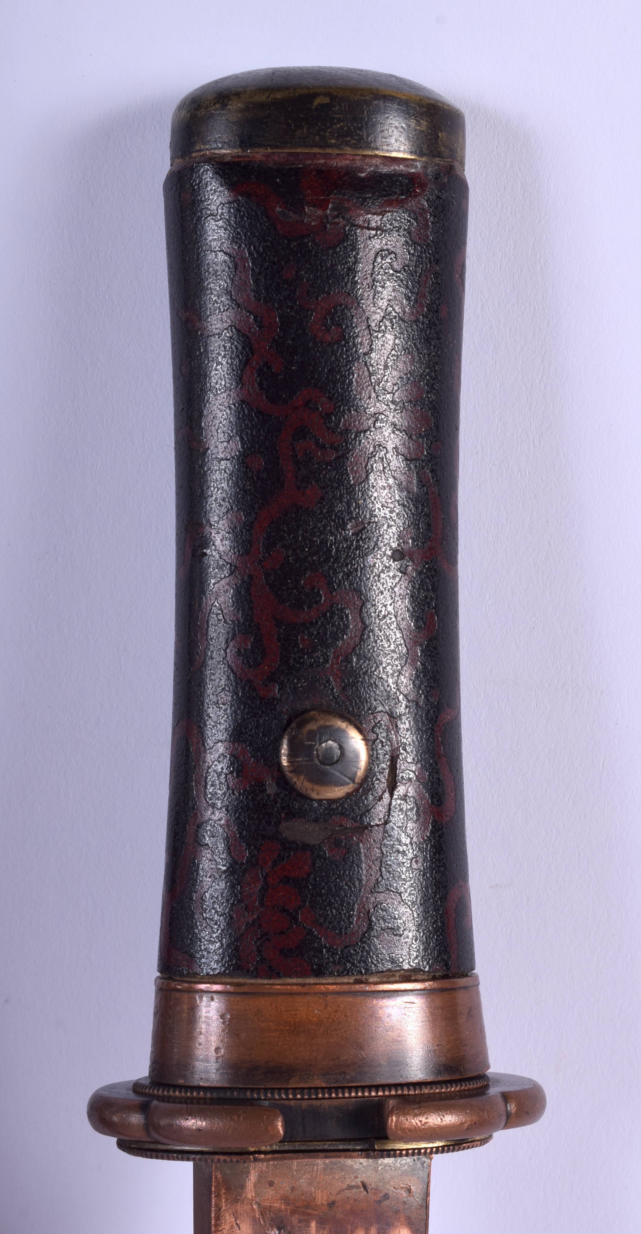 A 19TH CENTURY MEIJI PERIOD LACQUERED TANTO DAGGER with seaweed style handle. 38 cm long. - Image 3 of 11