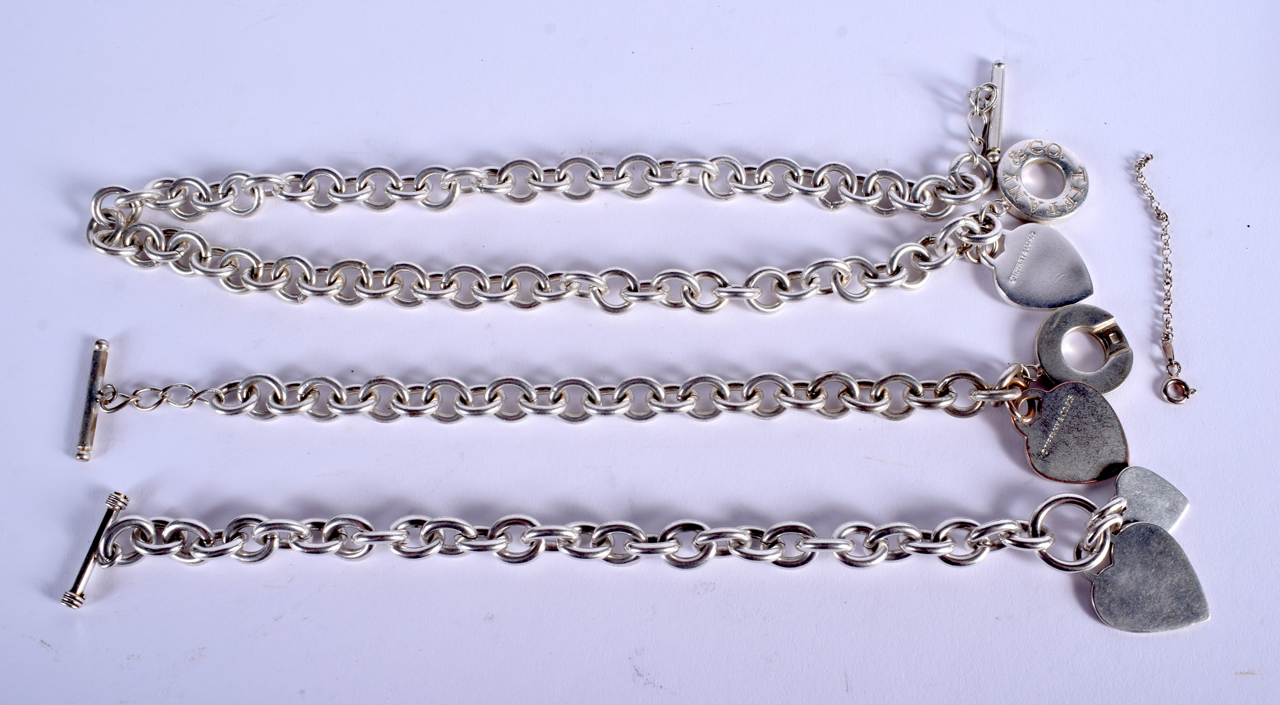 A TIFFANY & CO SILVER NECKLACE and matching bracelet. (2)