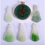 AN EARLY 20TH CENTURY CHINESE GOLD MOUNTED JADEITE PENDANT together with five jadeite carvings. (6)