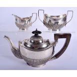 AN ANTIQUE THREE PIECE SILVER TEASET. Birmingham 1919. 13.7 oz. Largest 20 cm wide. (3)