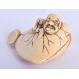 AN 18TH/19TH CENTURY JAPANESE EDO PERIOD CARVED IVORY NETSUKE CLAM SHELL modelled with an emerging m