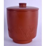 AN UNUSUAL CHINESE YIXING POTTERY TEA CADDY AND COVER 20th Century. 9.25 cm high.