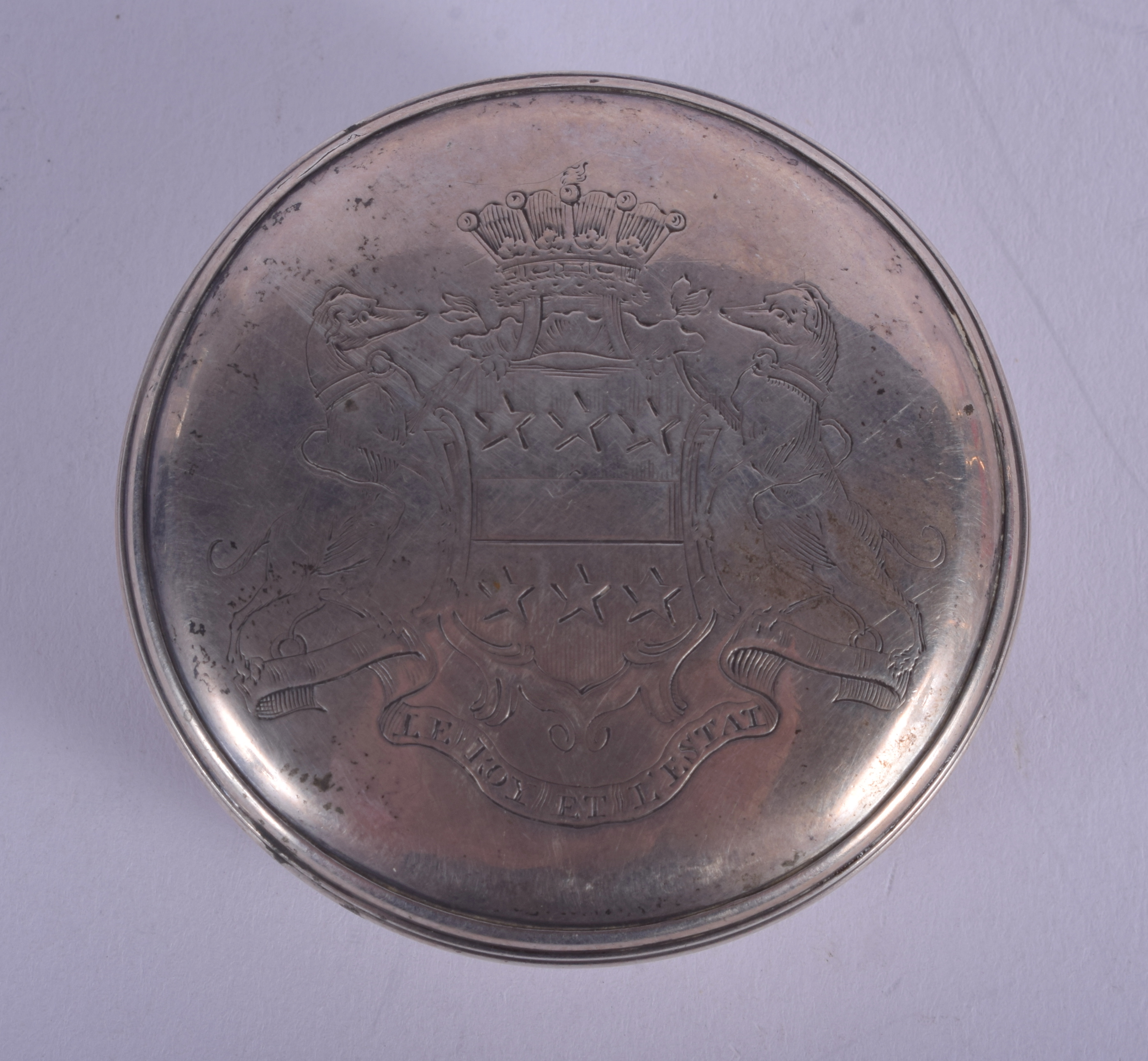 AN 18TH CENTURY CONTINENTAL ARMORIAL SILVER BOX AND COVER. 1.2 oz. 5 cm diameter.