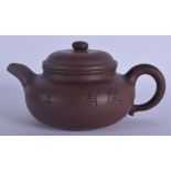AN EARLY 20TH CENTURY CHINESE YIXING POTTERY TEAPOT AND COVER Late Qing/Republic, decorated with cal