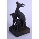 AN UNUSUAL EARLY 20TH CENTURY CHINESE BRONZE TWIN DEER SEAL with removable fawn. 13 cm x 6 cm.