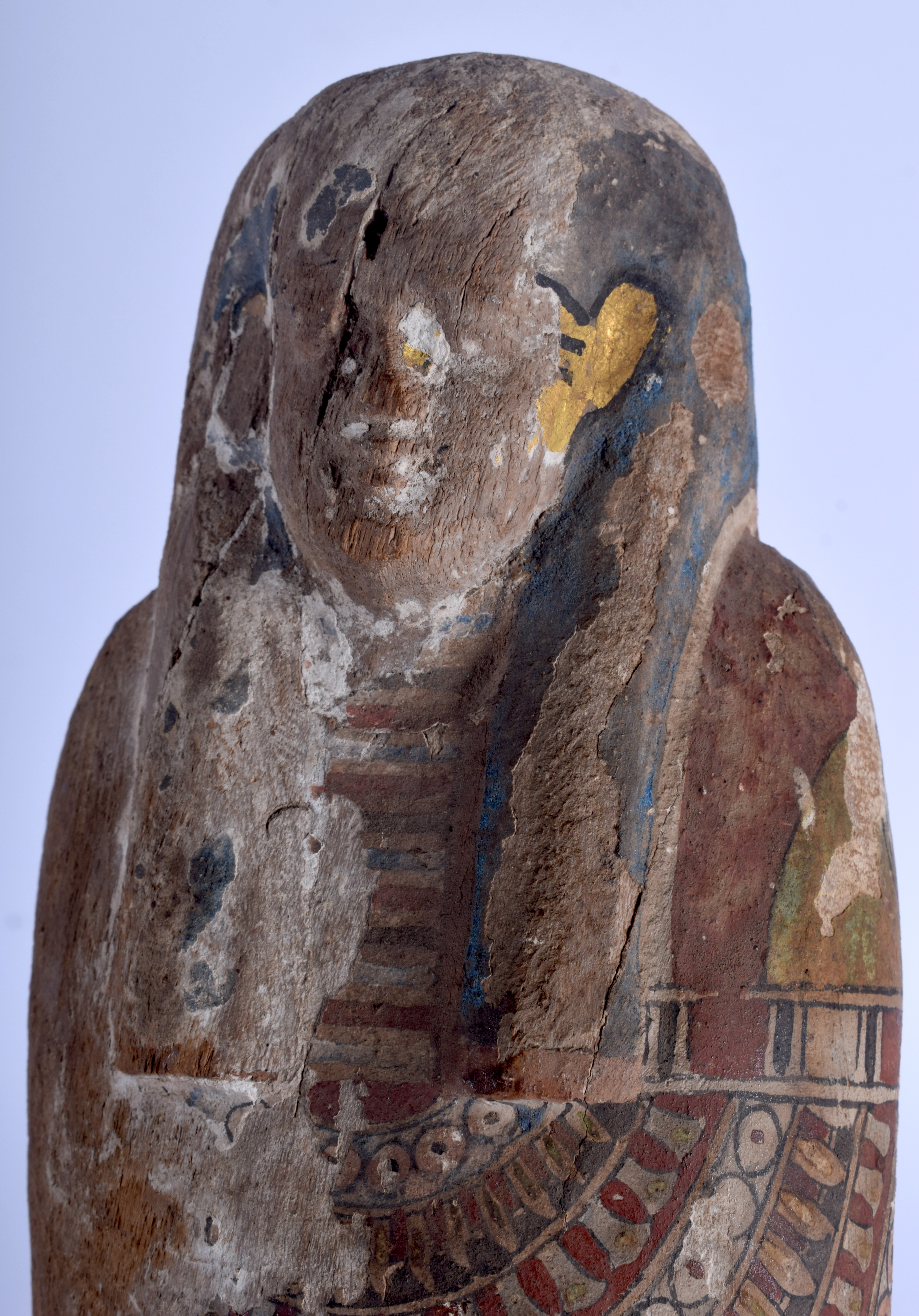 A LARGE AND EARLY EGYPTIAN PAINTED POLYCHROMED WOOD USHABTI possibly Middle Kingdom, modelled encase - Image 4 of 4