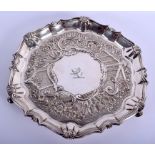 A LARGE EARLY 19TH CENTURY ENGLISH SILVER SALVER. London 1821. 22.8 oz. 26.5 cm wide.