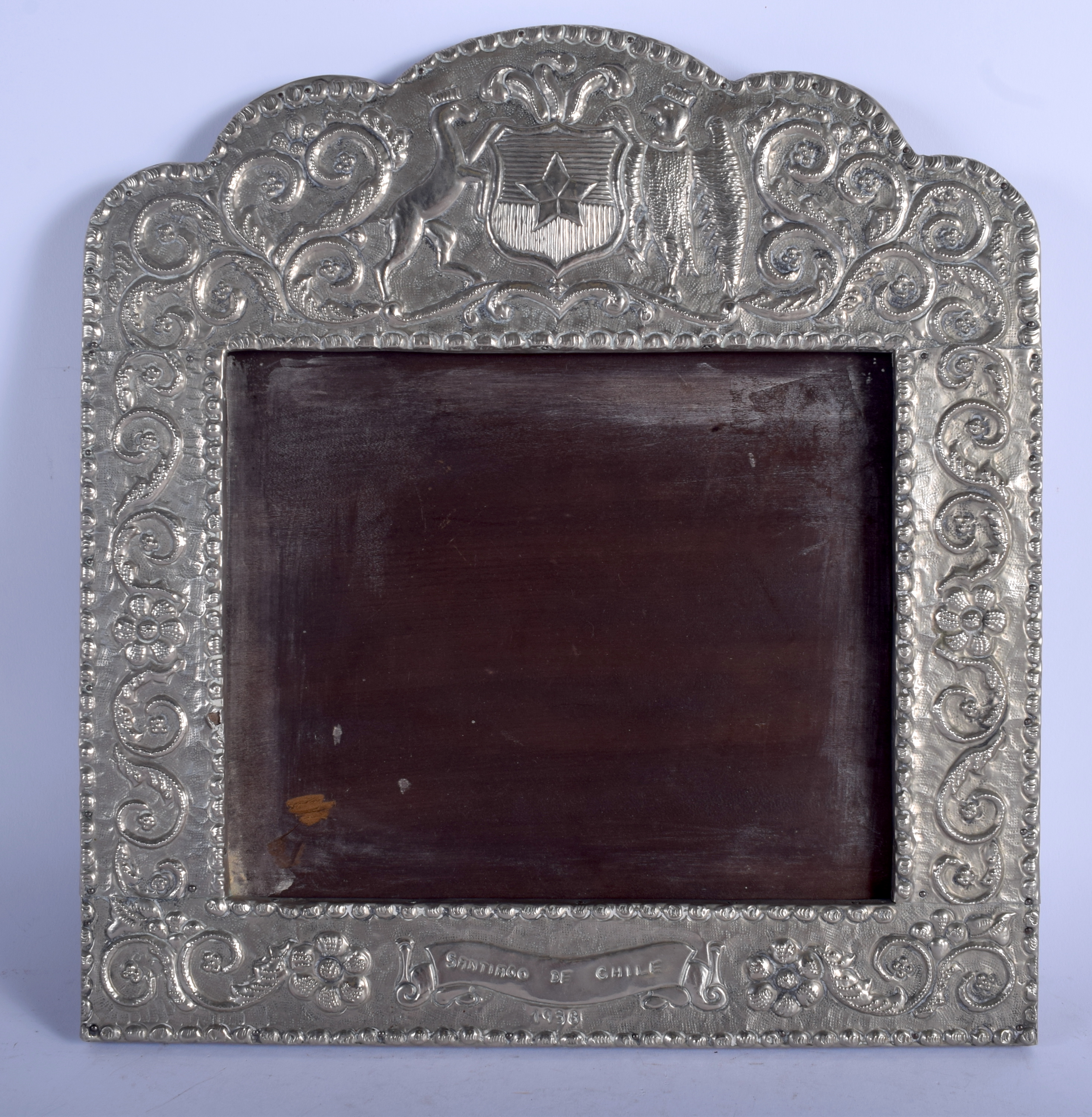 AN EARLY 20TH CENTURY SOUTH AMERICAN SANTIAGO CHILE WHITE METAL FRAME decorated with foliage. 33 cm
