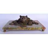A FINE 19TH CENTURY RUSSIAN BRONZE ONYX AND ORMOLU MODE OF A BEAR of flattened form upon a rectangul