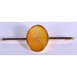 AN ANTIQUE GOLD MOUNTED AGATE BROOCH. 7.2 grams. 6.25 cm wide.