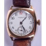 A VINTAGE 9CT GOLD WALTHAM WRISTWATCH. 2.75 cm wide.