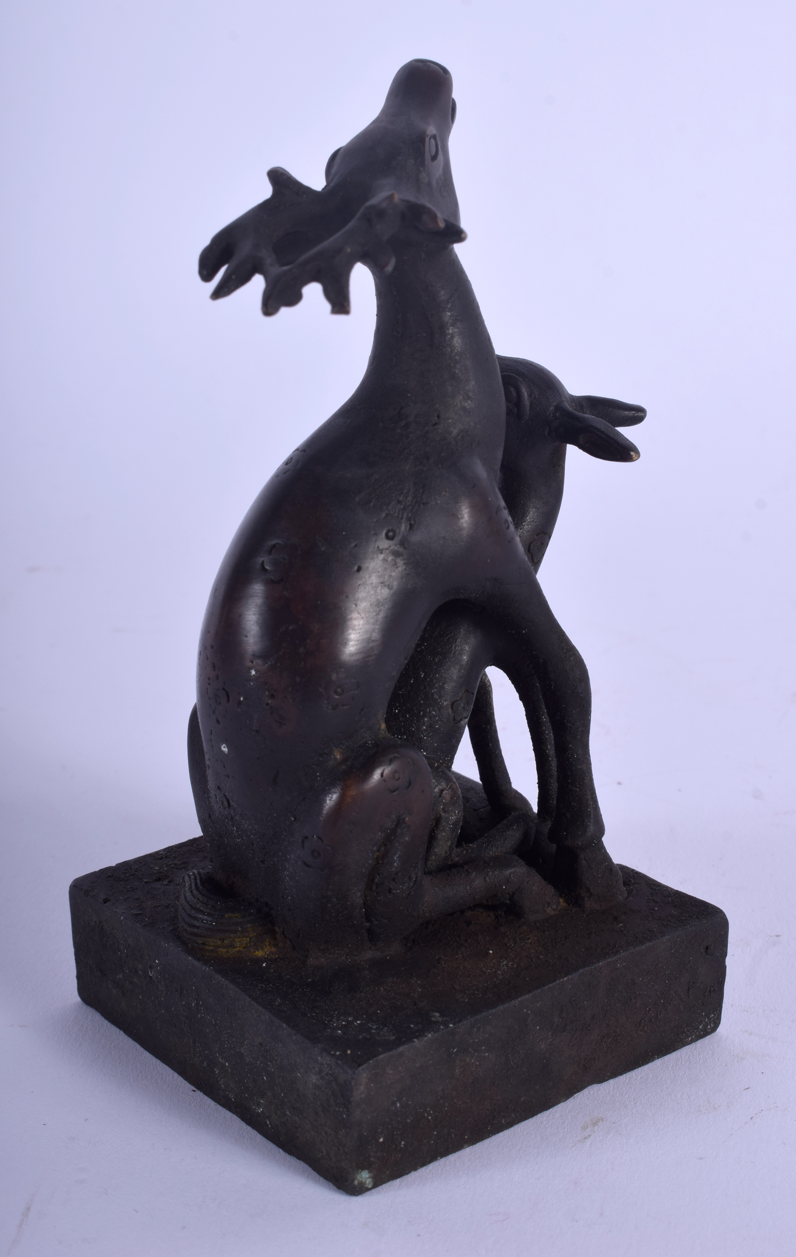 AN UNUSUAL EARLY 20TH CENTURY CHINESE BRONZE TWIN DEER SEAL with removable fawn. 13 cm x 6 cm. - Image 2 of 4