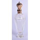 AN ANTIQUE GOLD MOUNTED FRENCH SCENT BOTTLE. 10 cm high.