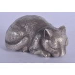 A CONTINENTAL SILVER MODEL OF A RECUMBANT CAT. 58 grams. 6.5 cm x 4 cm.