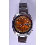 A VINTAGE SEIKO CHRONOGRAPH PEPSI DIAL WRISWATCH with vivid orange dial. 4.25 cm wide.