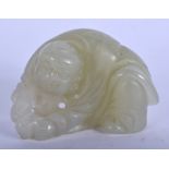 AN EARLY 20TH CENTURY CHINESE CARVED GREEN JADE FIGURE OF A MALE Late Qing/Republic. 4.5 cm x 3.5 cm