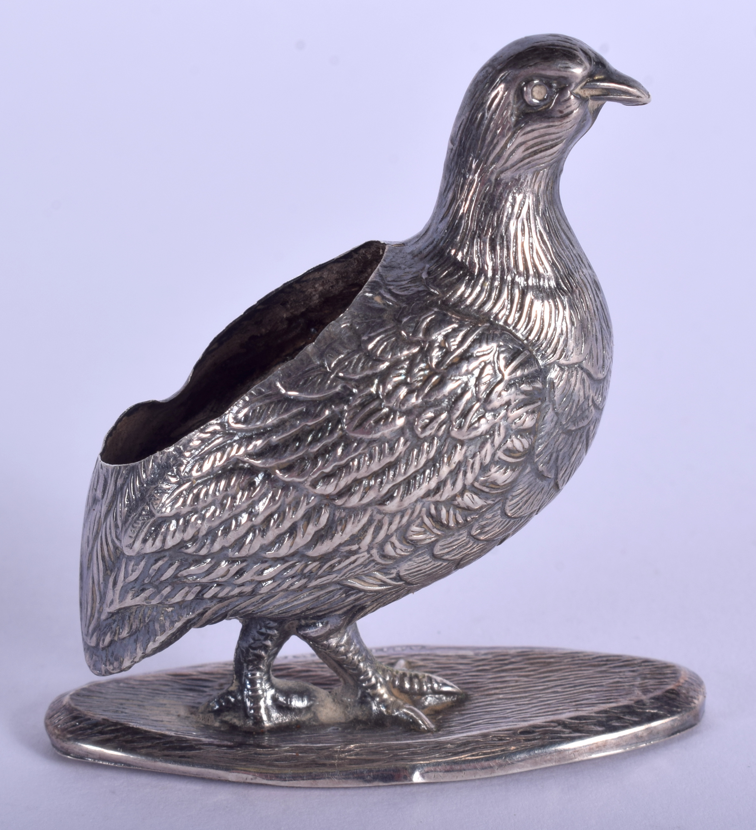 AN ANTIQUE ENGLISH SILVER BIRD PIN CUSHION. 5.5 cm x 4.5 cm. - Image 2 of 3