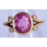 AN 18CT GOLD AND PINK MOURMAINE RING. 3.5 grams. F.