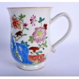 A LARGE 18TH CENTURY CHINESE EXPORT FAMILLE ROSE TANKARD Qianlong. 16 cm high.