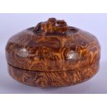 AN EARLY 20TH CENTURY CHINESE MARBLEISED POTTERY BOX AND COVER Tang style. 6.75 cm diameter.