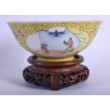 AN EARLY 20TH CENTURY CHINESE FAMILLE ROSE PORCELAIN BOWL Republic, painted with figures. 17 cm diam