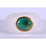A CHINESE GOLD CRYSTAL AND JADE RING. M/N.