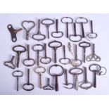 A LARGE QUANTITY OF CLOCK KEYS. (qty)