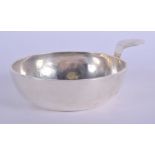 A FINE 18TH CENTURY DUTCH SILVER PORRINGER Amsterdam 1768. 5.1 oz. 13 cm wide.