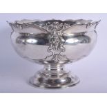 AN EDWARDIAN SILVER FRUIT BOWL. Sheffield 1905. 39.1 oz. 24 cm x 18 cm.