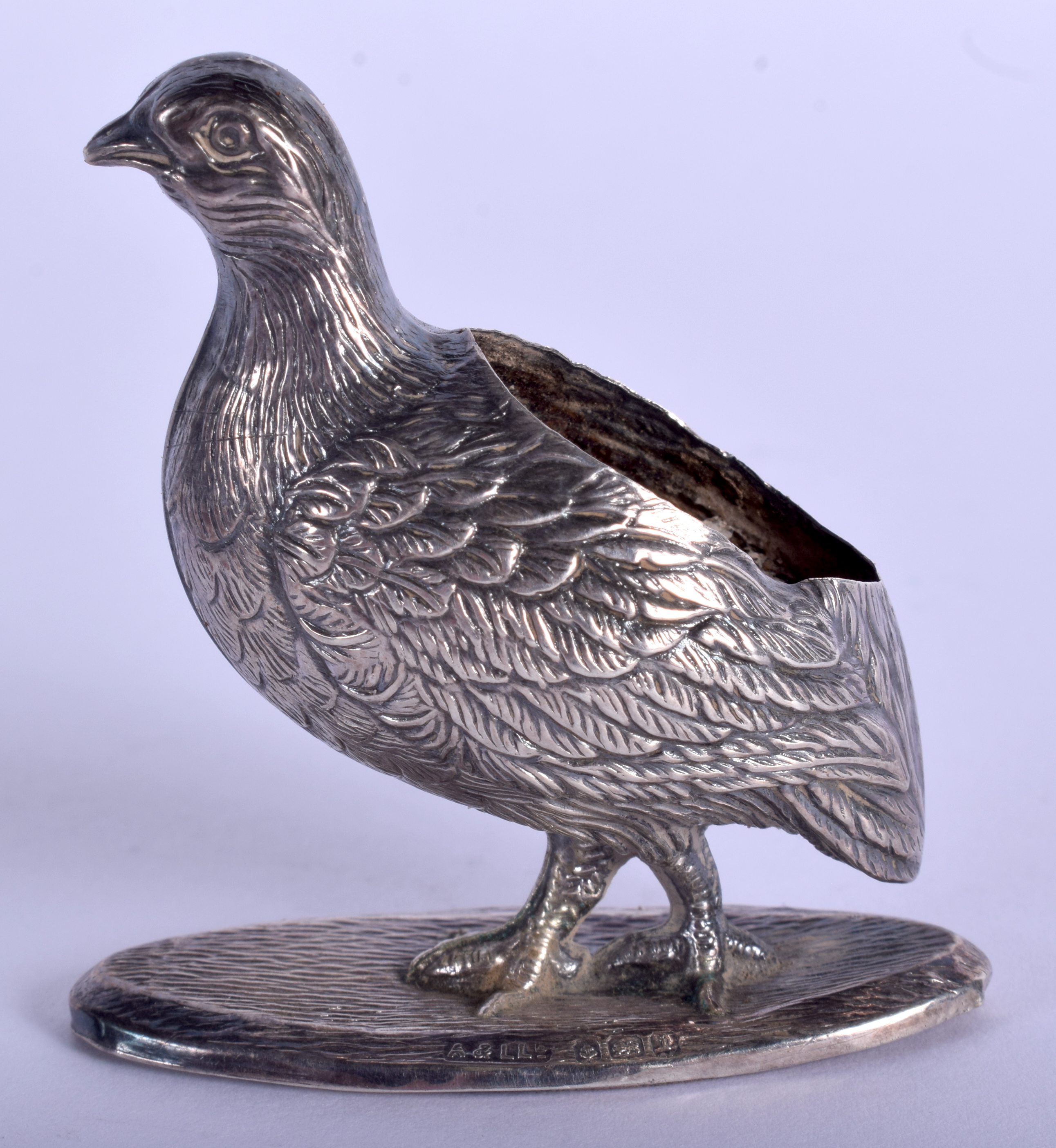 AN ANTIQUE ENGLISH SILVER BIRD PIN CUSHION. 5.5 cm x 4.5 cm.