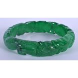 AN UNUSUAL CHINESE JADEIE DRAGON BANGLE 20th Century. 7.5 cm wide.