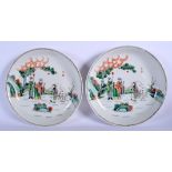 A LARGE PAIR OF EARLY 20TH CENTURY CHINESE FAMILLE VERTE SAUCER DISHES Guangxu, bearing Kangxi marks