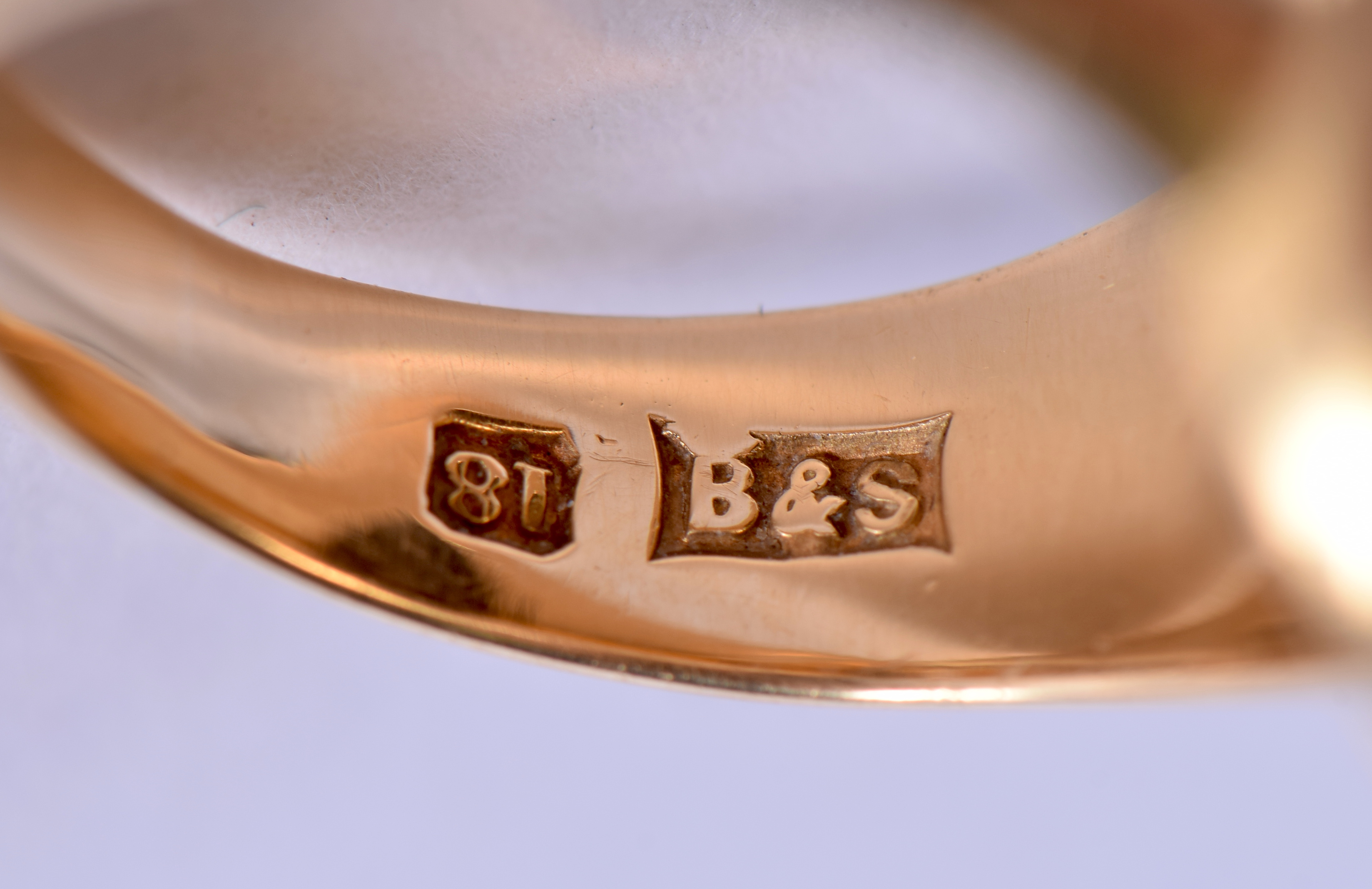 AN 18CT GOLD AND CAMEO RING. 8.8 grams. M/N. - Image 3 of 3