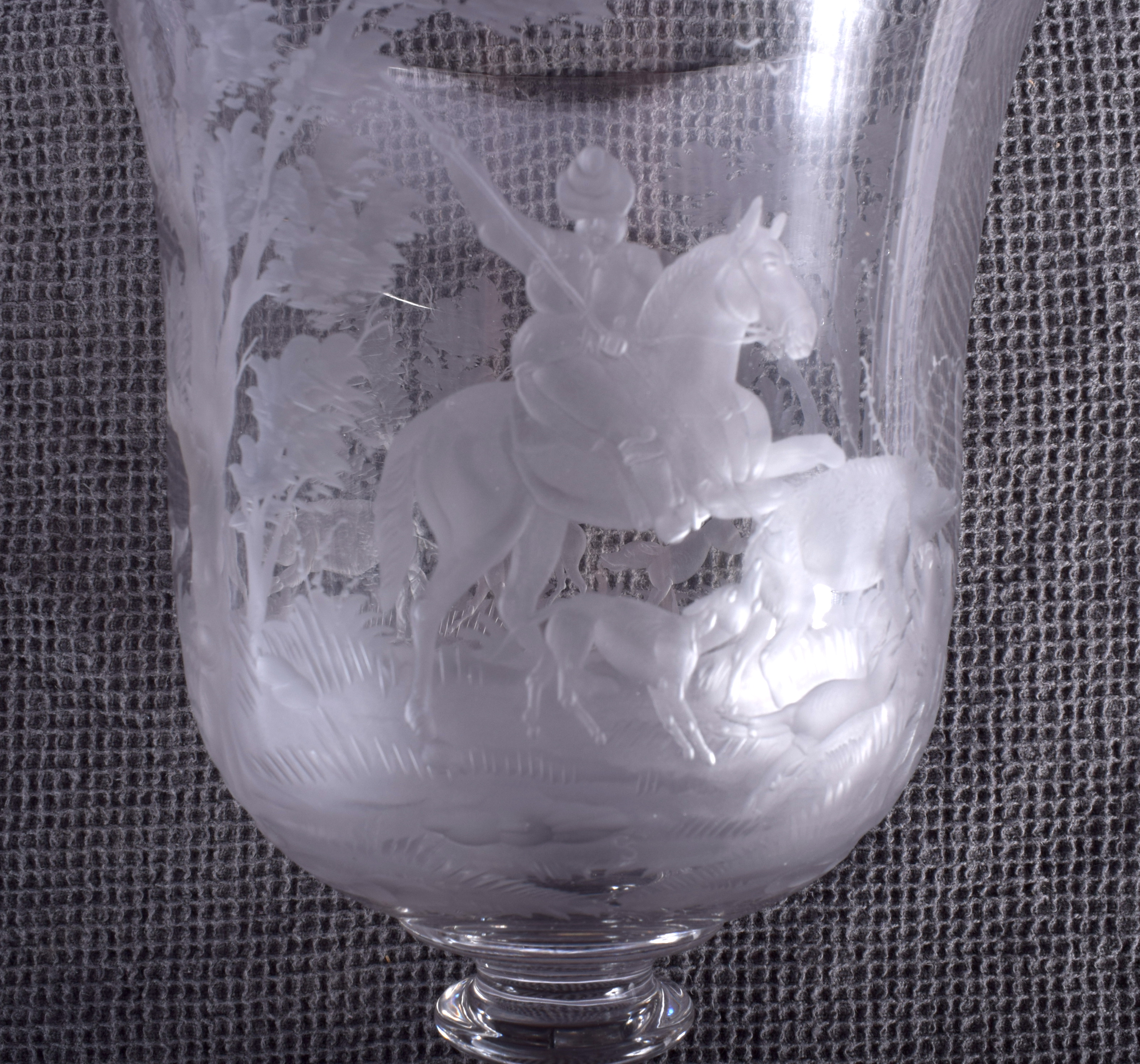 A GOOD LARGE ANTIQUE CRYSTAL GLASS GOBLET engraved with hunting scenes. 27 cm high. - Bild 2 aus 5