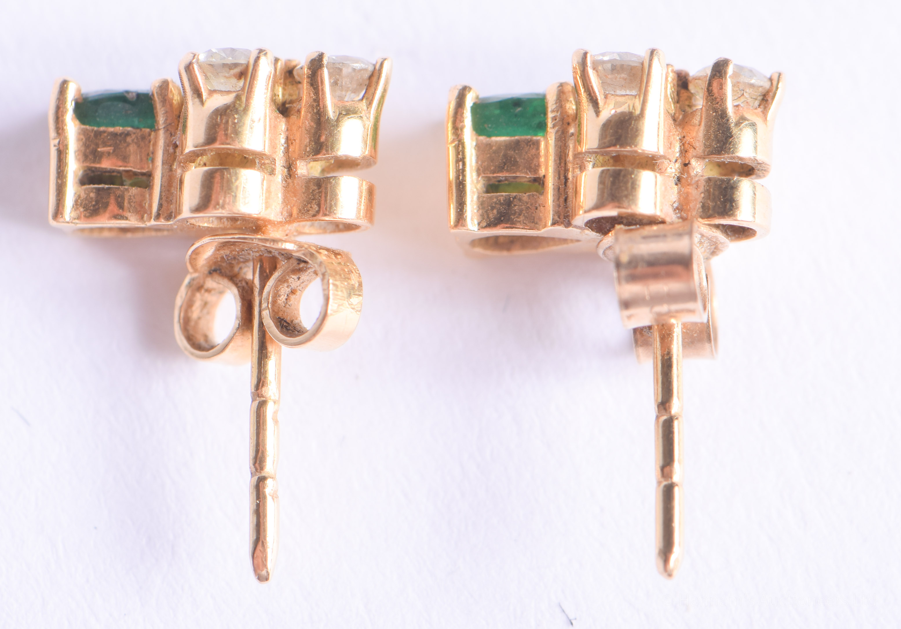 A PAIR OF GOLD DIAMOND AND EMERALD EARRINGS. 2.5 grams. 1 cm long. - Image 2 of 2