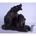 A VERY LARGE CONTEMPORARY BRONZE GROUP OF TWO BEARS. 50 cm x 48 cm.