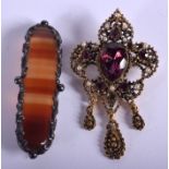 TWO VINTAGE BROOCHES. 31.3 grams. Largest 6.5 cm wide. (2)