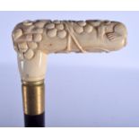 A NOVELTY CONTINENTAL CARVED BONE HANDLED GRAPE VINE RAT WALKING CANE. 84 cm long.