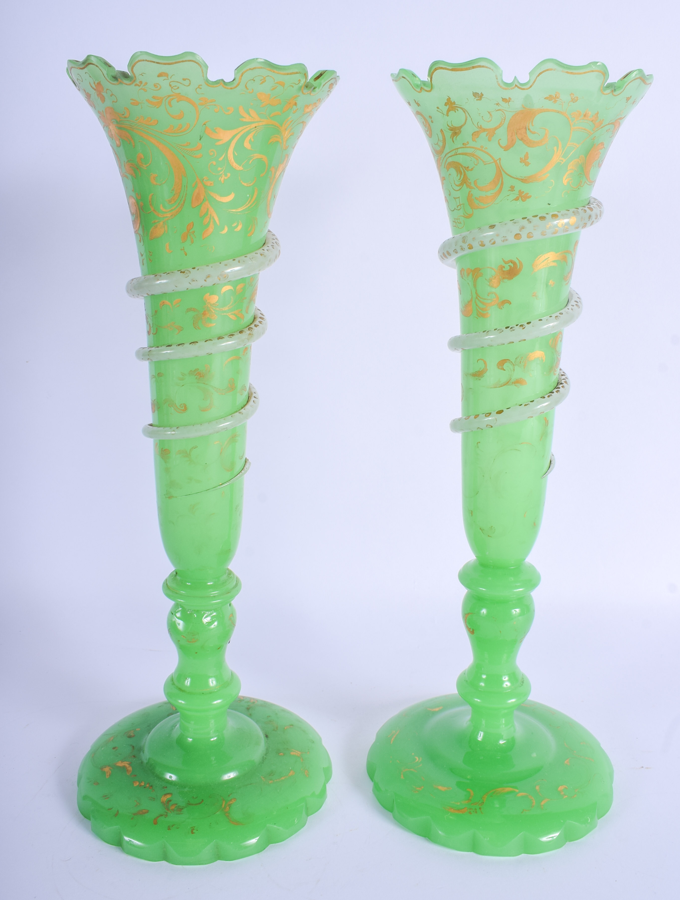 A RARE PAIR OF 19TH CENTURY BOHEMIAN SNAKE GLASS VASES painted with gilt scrolls. 32 cm high. - Bild 2 aus 8