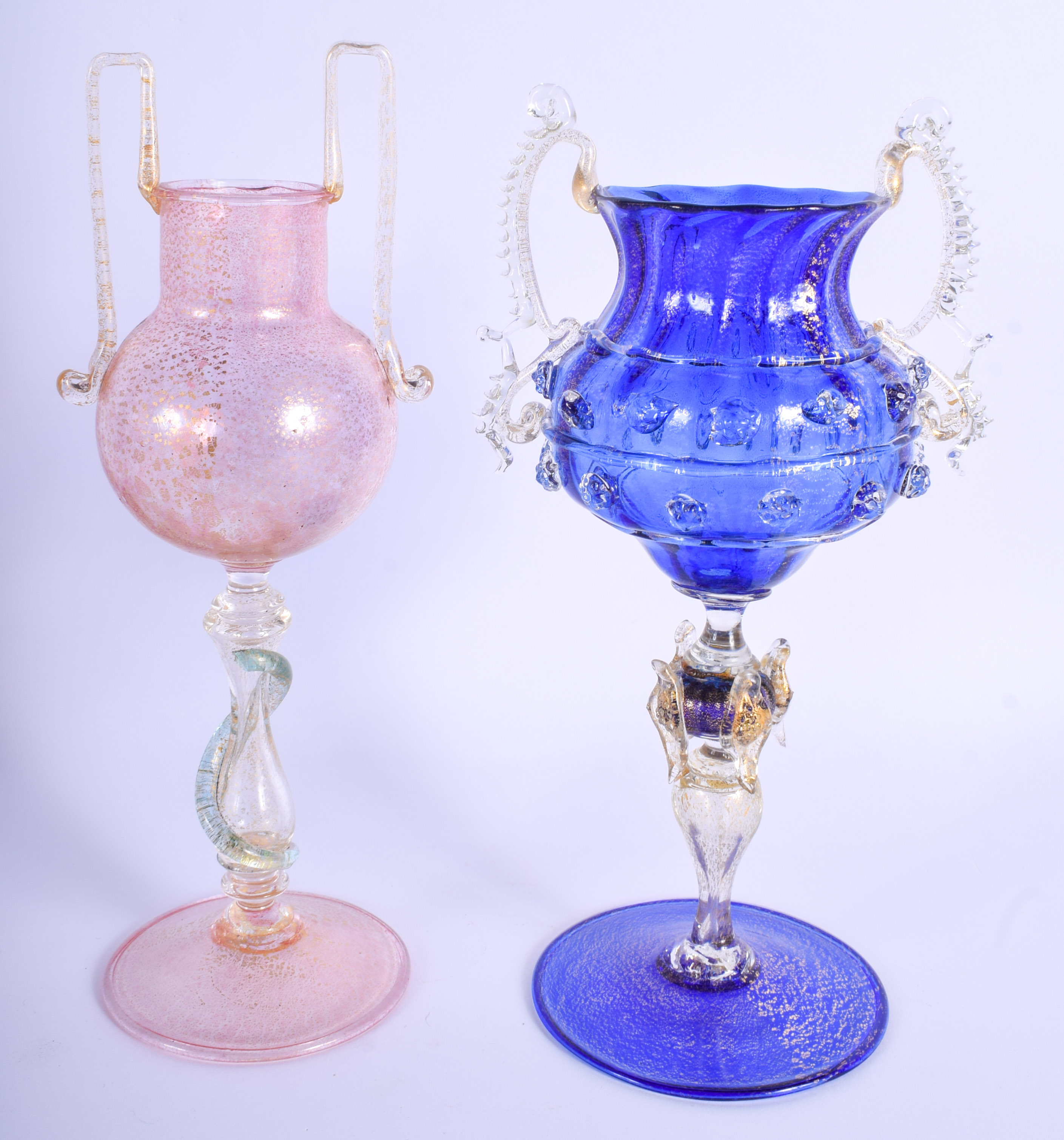 TWO VENETIAN TWIN HANDLED GLASS VASES with gold splash decoration. 21 cm high. (2) - Image 2 of 2