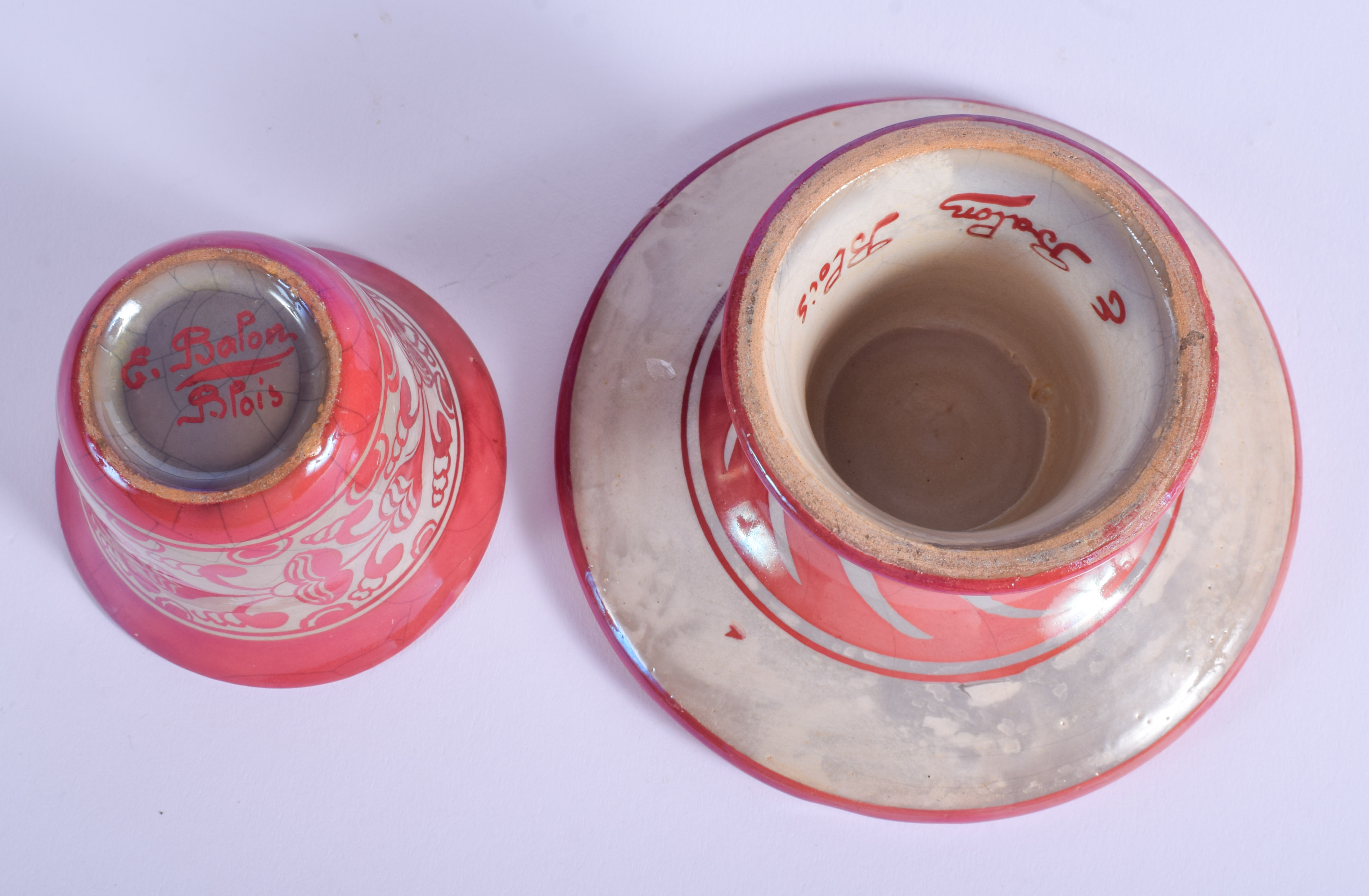 A RARE ANTIQUE CONTINENTAL HISPANO MORESQUE RED LUSTRE TEA BOWL ON STAND painted with flowers and vi - Image 4 of 4