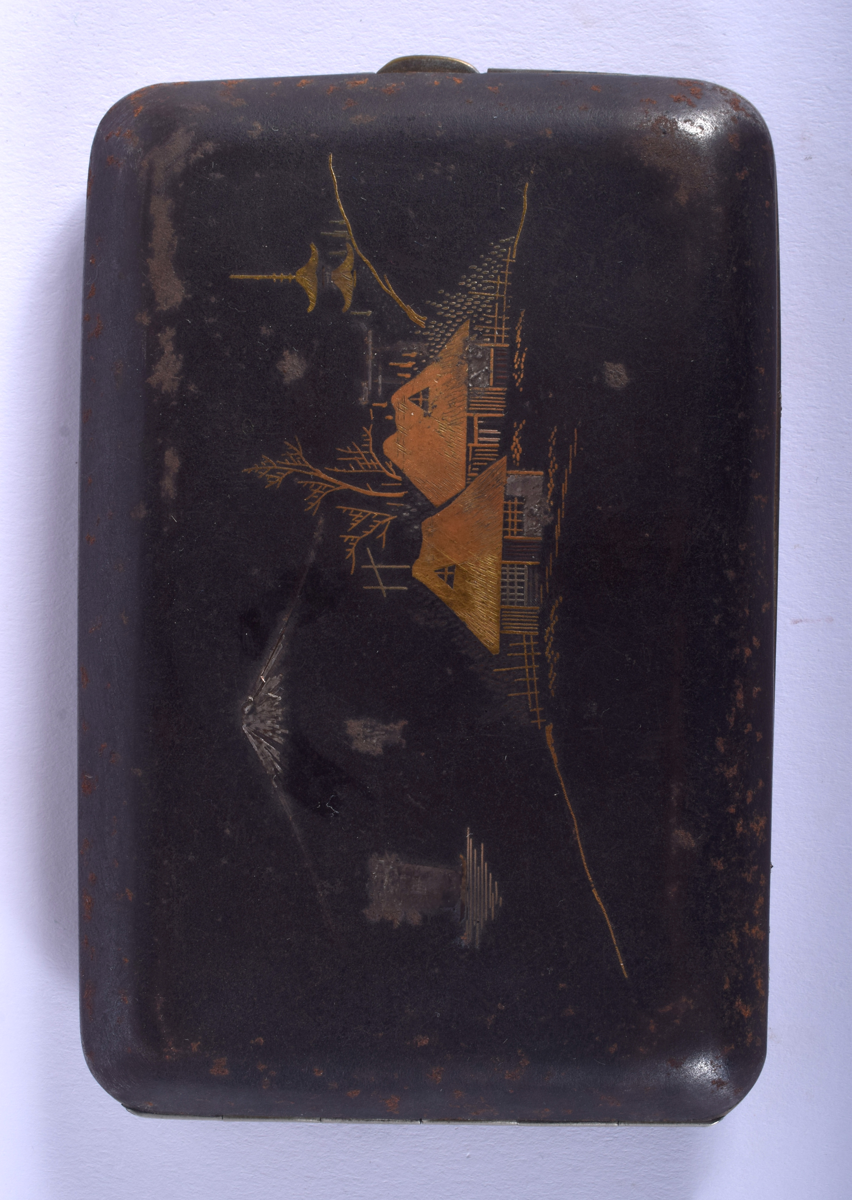 AN EARLY 20TH CENTURY JAPANESE TAISHO PERIOD KOMAI STYLE CIGARETTE CASE decorated with landscapes. 1