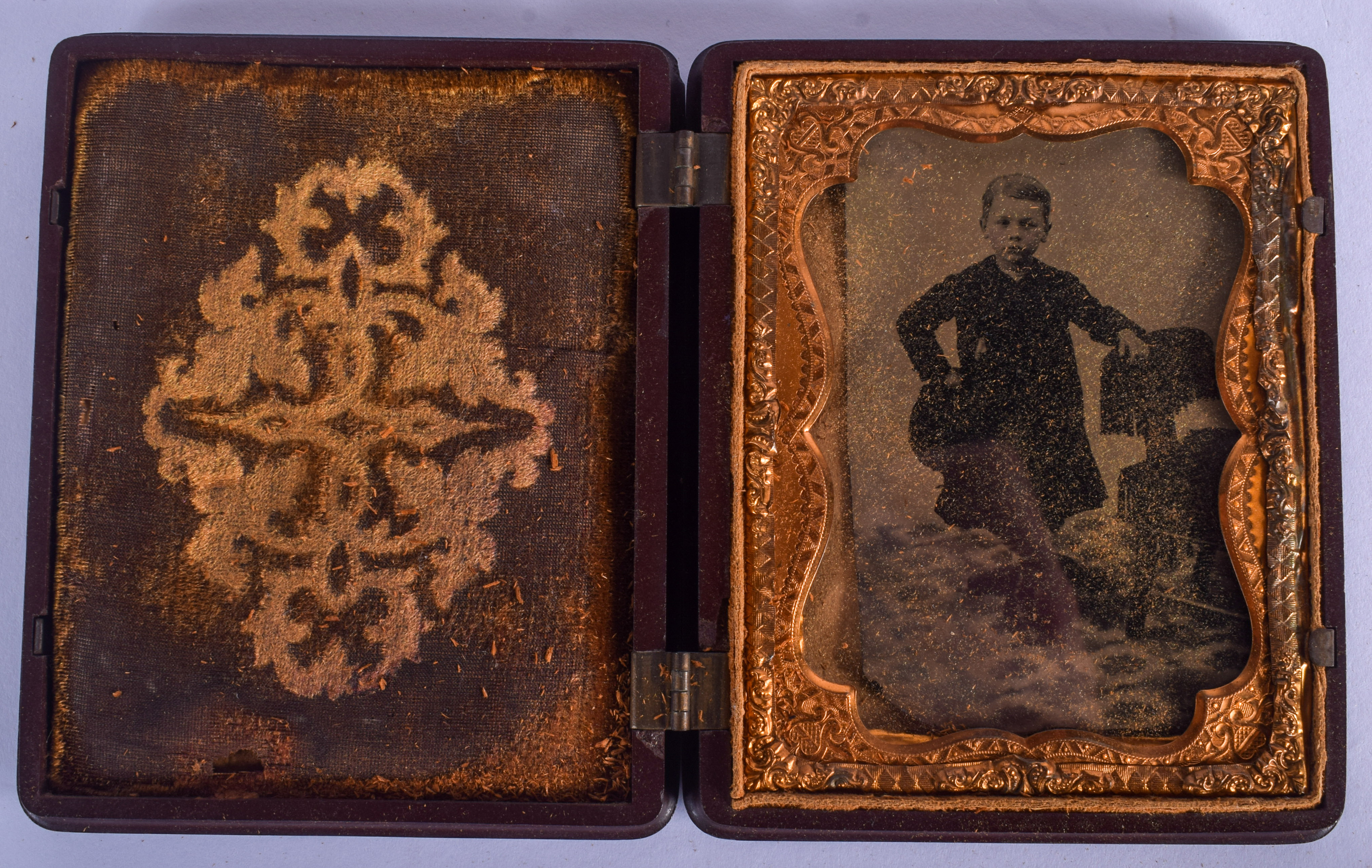 EIGHT ANTIQUE DAGUERREOTYPES in various forms and sizes. Largest 14 cm x 10 cm. (8) - Image 4 of 10