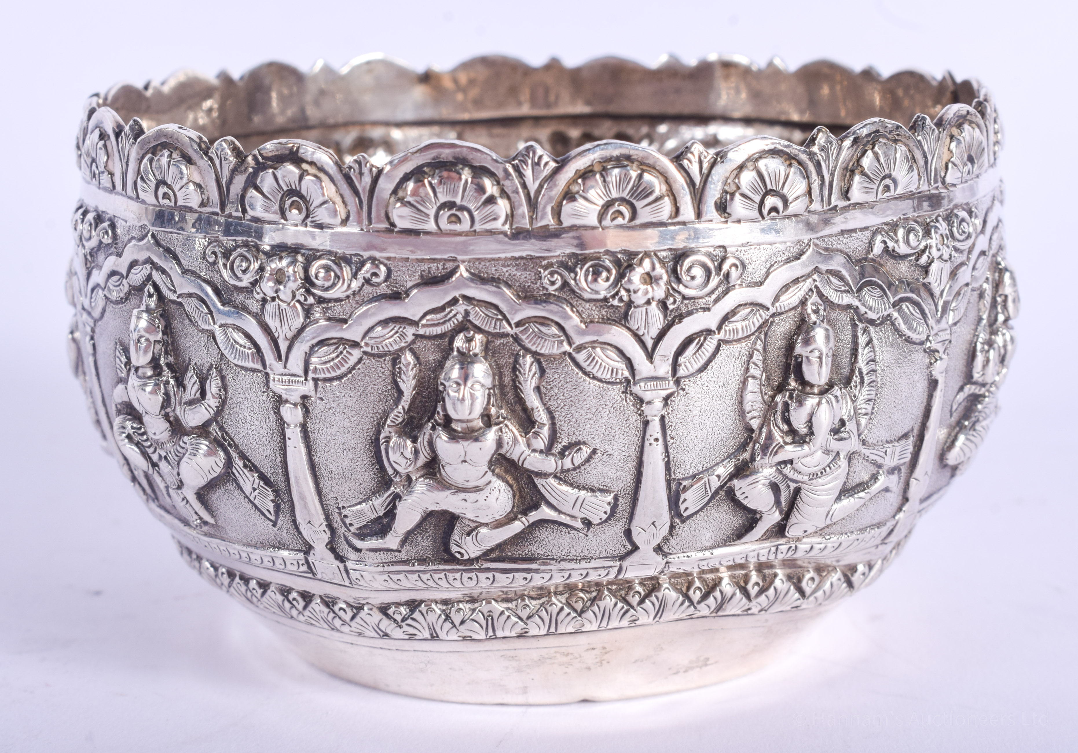 A VERY UNUSUAL ENGLISH SILVER INDIAN STYLE SUGAR BOWL. 95 grams. 9.5 cm wide. - Image 2 of 6