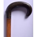 A 19TH CENTURY CONTINENTAL CARVED RHINOCEROS HORN HANDLED WALKING STICK. 85 cm long.