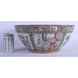 A VERY LARGE 19TH CENTURY CHINESE CANTON FAMILLE ROSE PUNCH BOWL Qing. 36 cm x 17 cm.