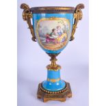A 19TH CENTURY FRENCH SEVRES PORCELAIN VASE painted with lovers within landscapes. 28 cm x 15 cm.
